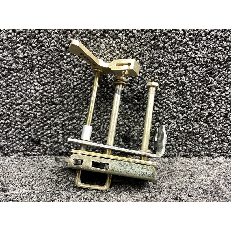 21861-001, 20289-002 Cirrus SR22T Cabin Door Rotary Latch LH w Bracket, Actuator