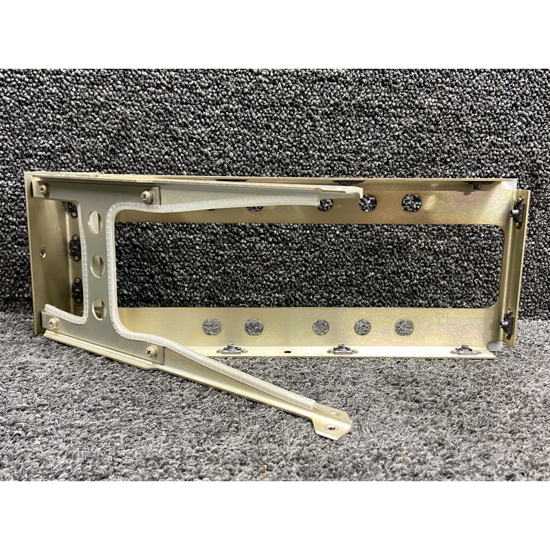 18235-005, 18570-001, 18570-002 Cirrus SR22T Audio Panel Center Console