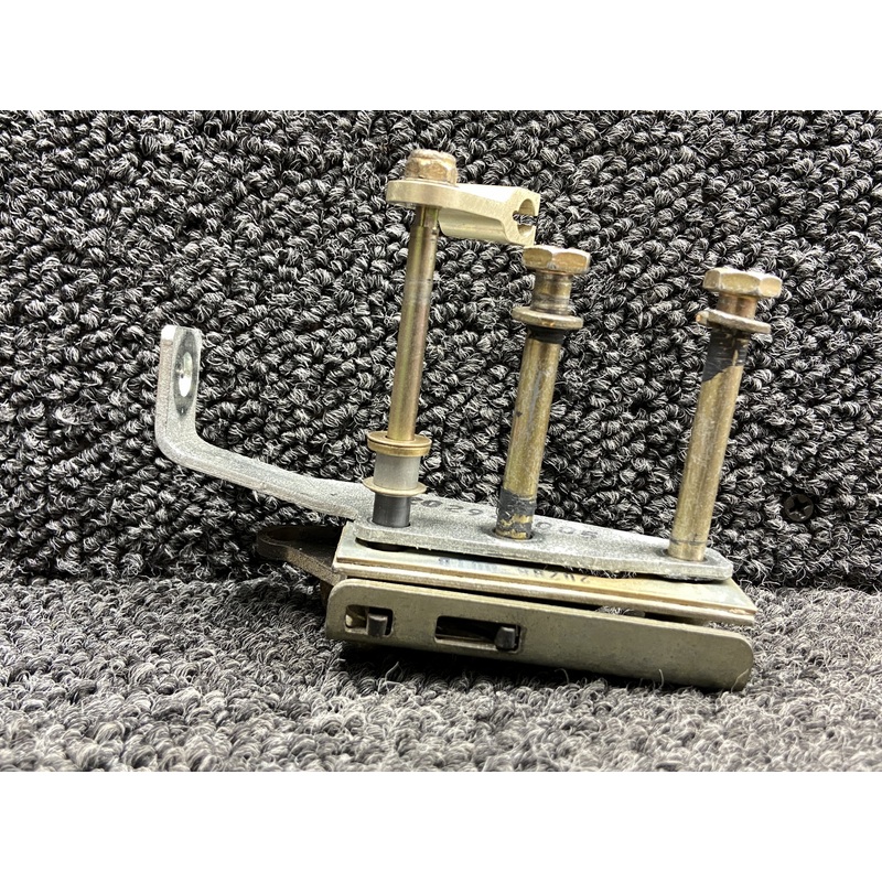 21861-001, 20294-005 Cirrus SR22T Upper Cabin Door Rotary Latch LH w Bracket