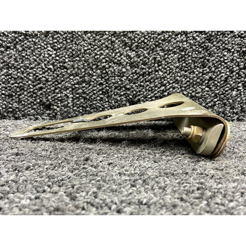 27737-001 Cirrus SR22T Center Child Seat Attach Bracket