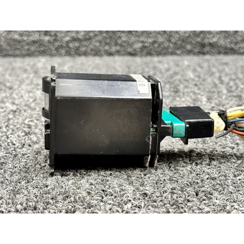 071-1053-03 King Radio KA-51A Slaving Accessory (Cracked) (14V)