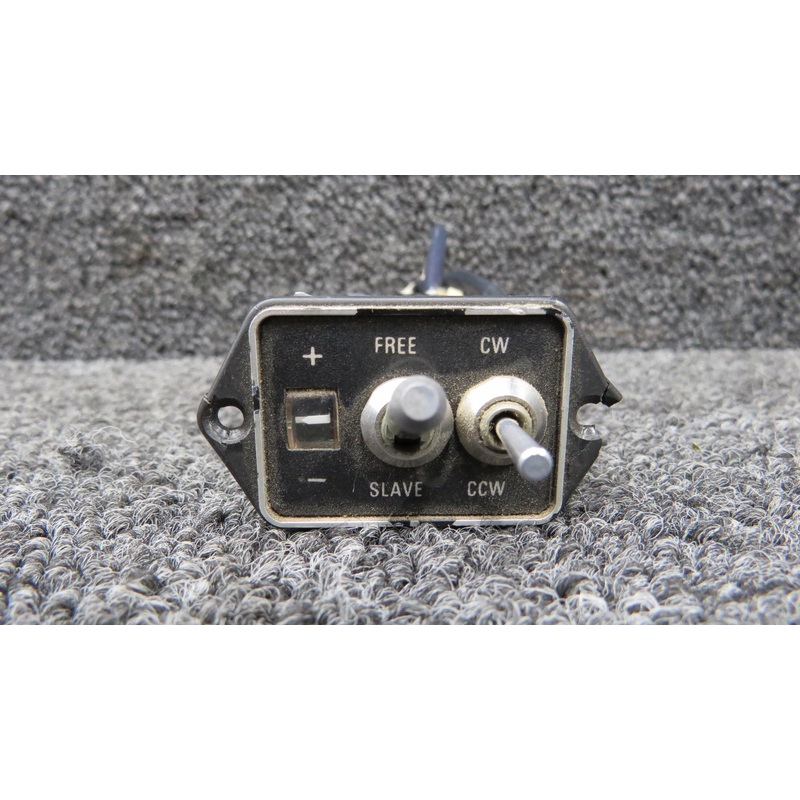 071-1242-06 Bendix King KA-51B Slaving Accessory 28 Volts (Damaged Mount Holes)
