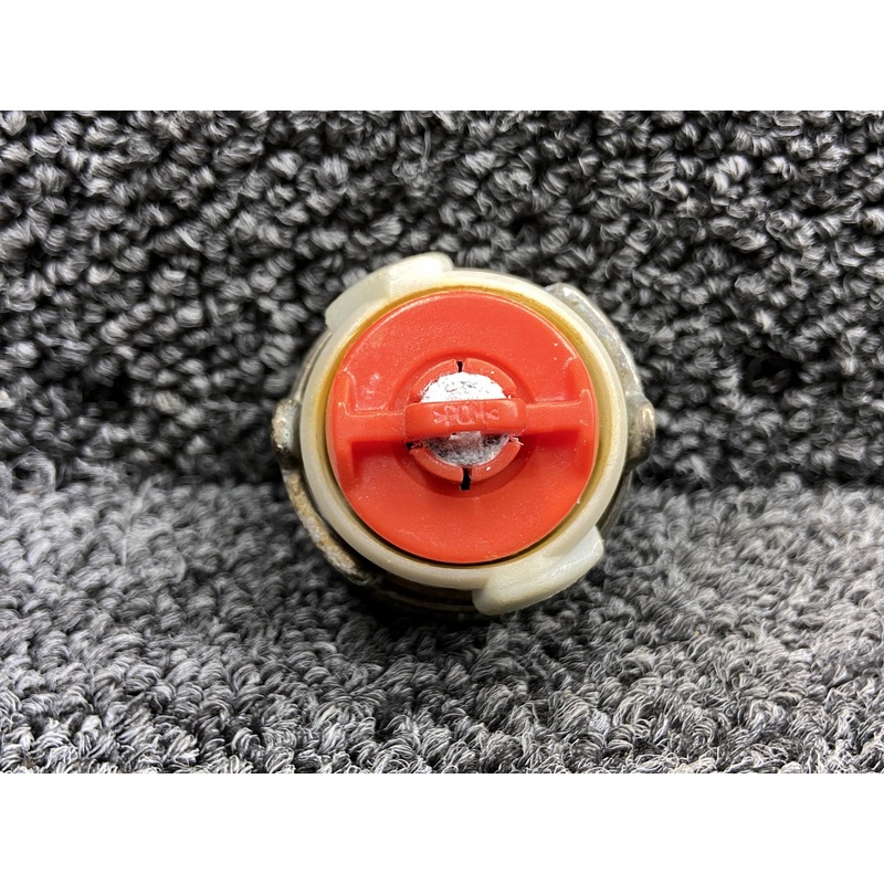 18052-202 Cirrus SR22T De-Ice Tank Filler Cap w Key