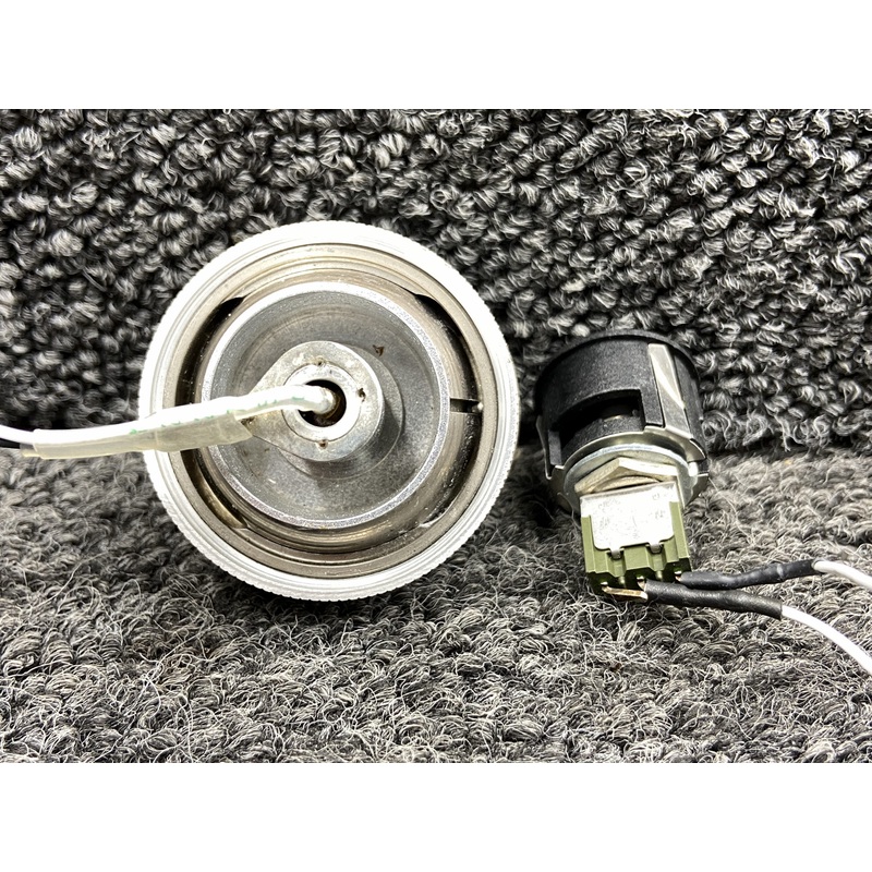 19065-006, 12457-002 Cirrus SR22T Interior Reading Light Assy w Switch