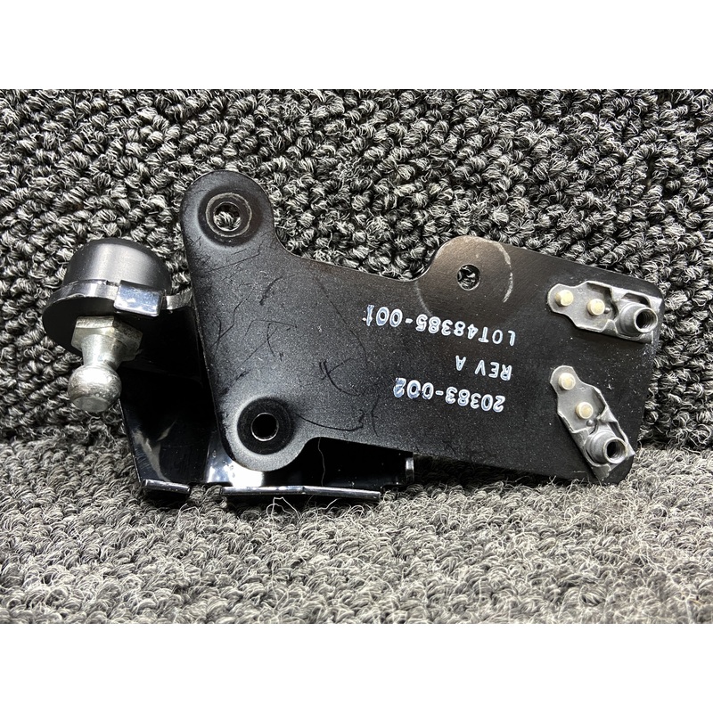 20383-002 Cirrus SR22T Cabin Door Gas Strut Attach Bracket RH (No Joint Knob)