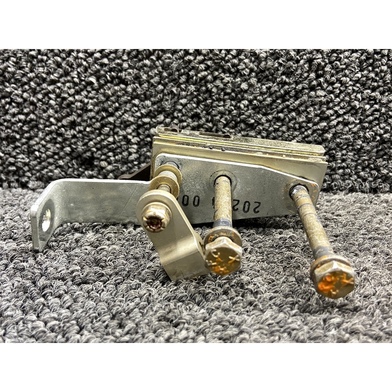 21861-001, 20294-003 Cirrus SR22T Upper Cabin Door Rotary Latch RH w Brackets