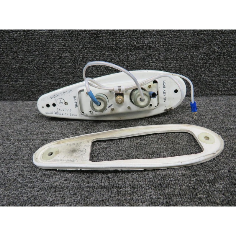 00033200-1 Beechcraft Logo Light Assembly (Volts: 28)
