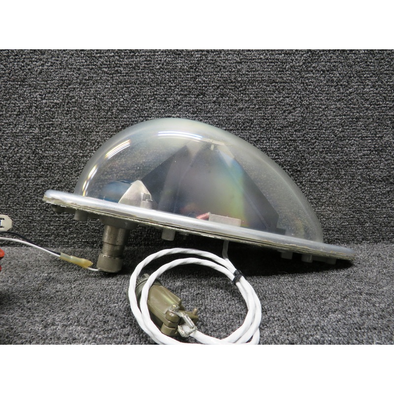01-0790206-04 Whelen 90206 Light Assembly RH, 28V 1 Amp (Cloudy Lens)