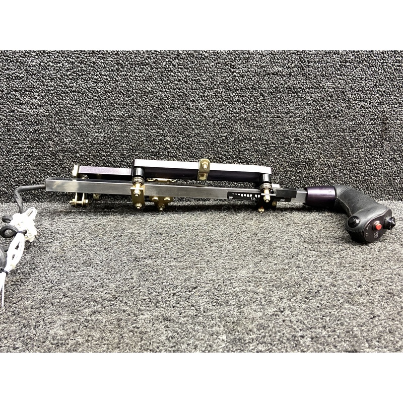 14934-004, 13975-003 Cirrus SR22T Control Yoke Assy RH w Mount & Tube