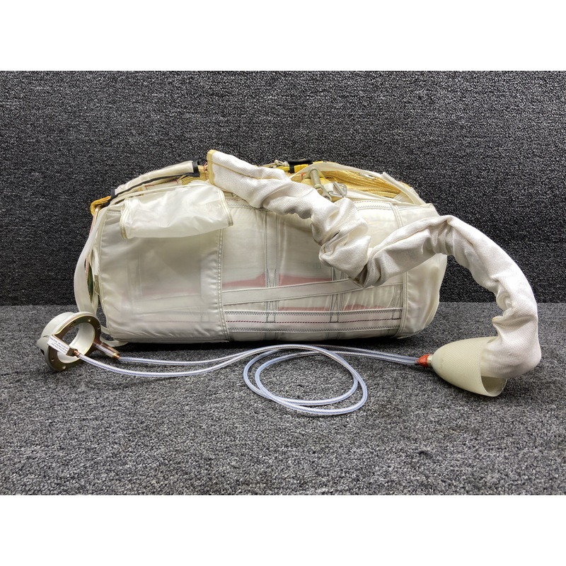 29696-003 Cirrus Design Packed Parachute Assembly w Supports & Rocket Tube