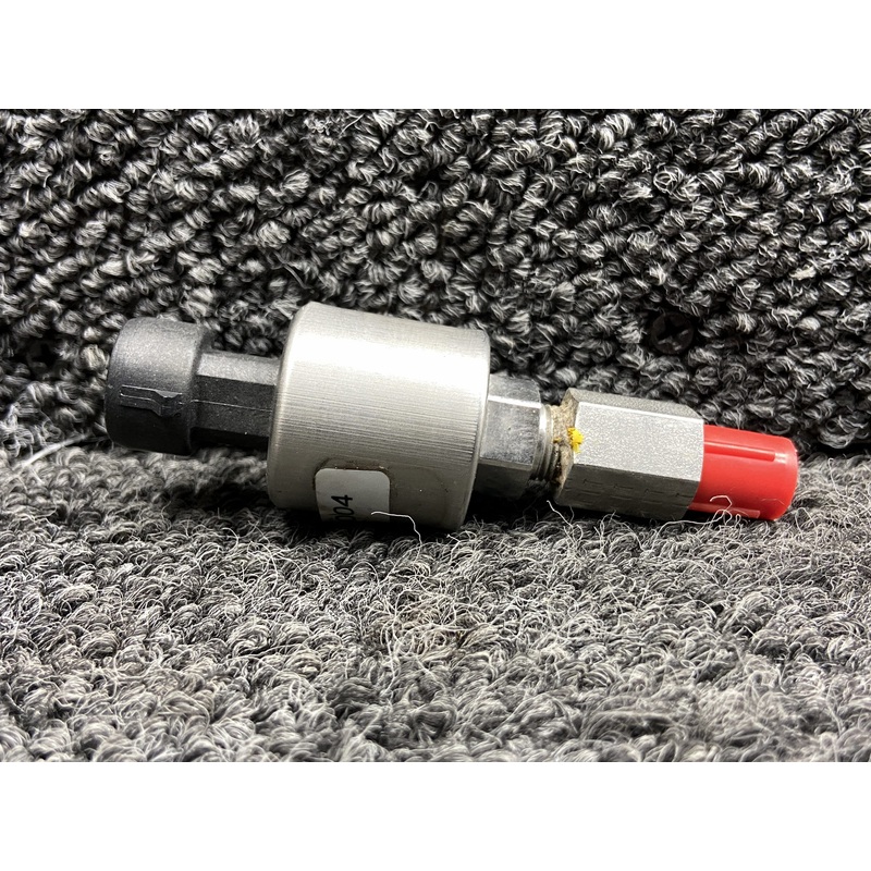 12-635-004 Cirrus SR22T Oil Pressure Transducer (Minus Wiring)