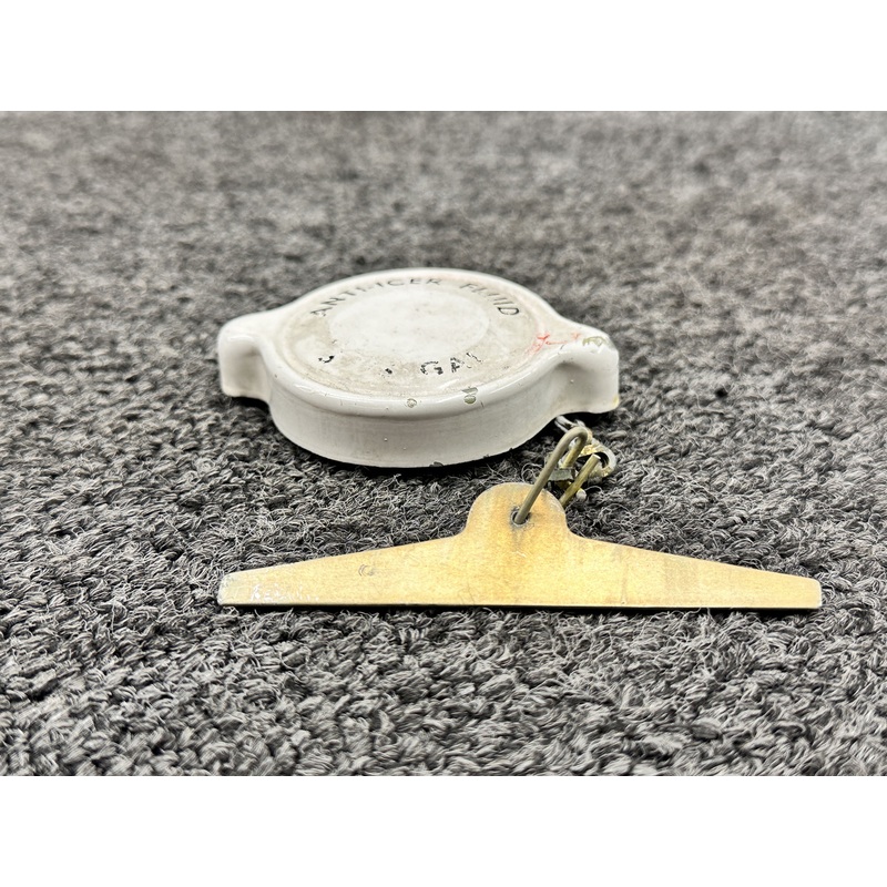 AN929-4 (Alt: I1189712-3) Beechcraft 58 De-Ice Tank Cap with Chain