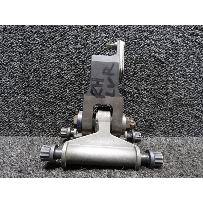 3071070-2 (Alt: 3071071-2D) Honeywell Engine Mount Assembly with Arm