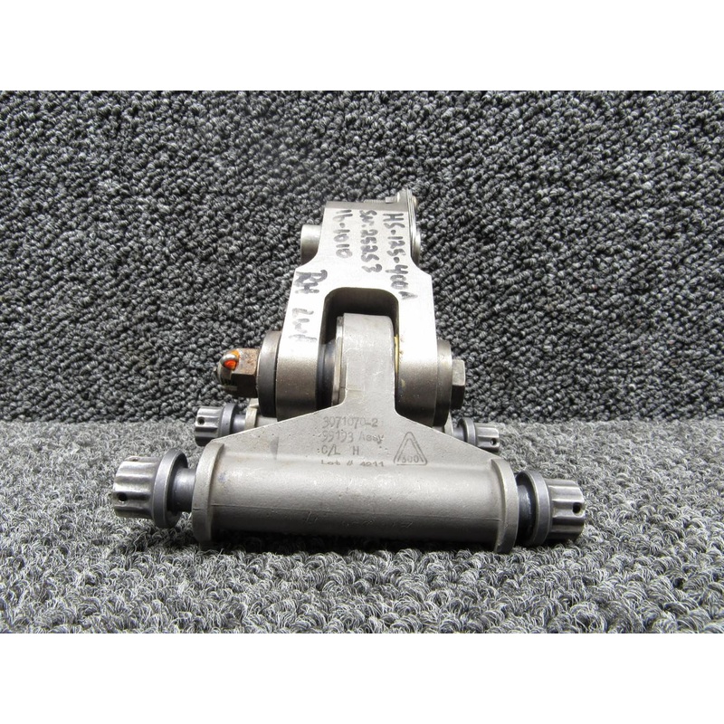 3071070-2 (Alt: 3071071-2D) Honeywell Engine Mount w/ Link Assembly