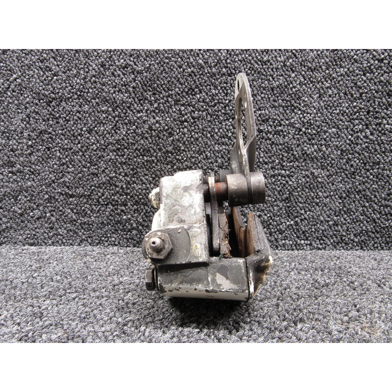 D-30118-4 McCauley Dual Brake Caliper Assembly with Torque Plate LH