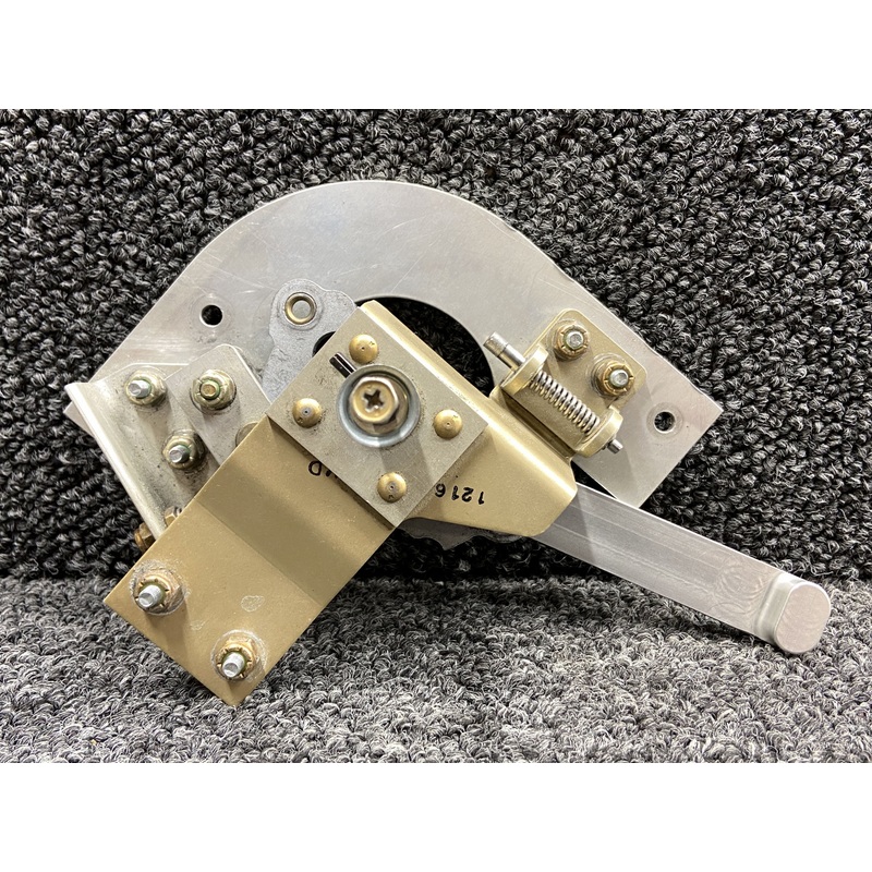 14977-002, 12837-002 Cirrus SR20 Cabin Door Latch Assy RH w Handle, Plate & Disc