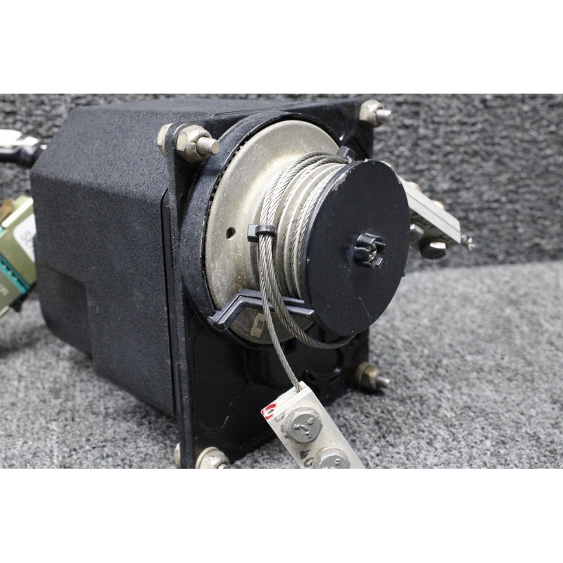 065-0040-00 King Radio KS-273 Trim Servo with Cable (Volts: 28)