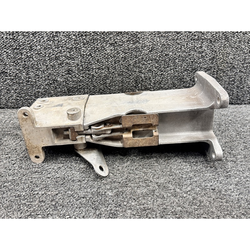 60130 Air Tractor AT-502B Agrinautics Strut Spray Pump Assembly (Some Scratches)