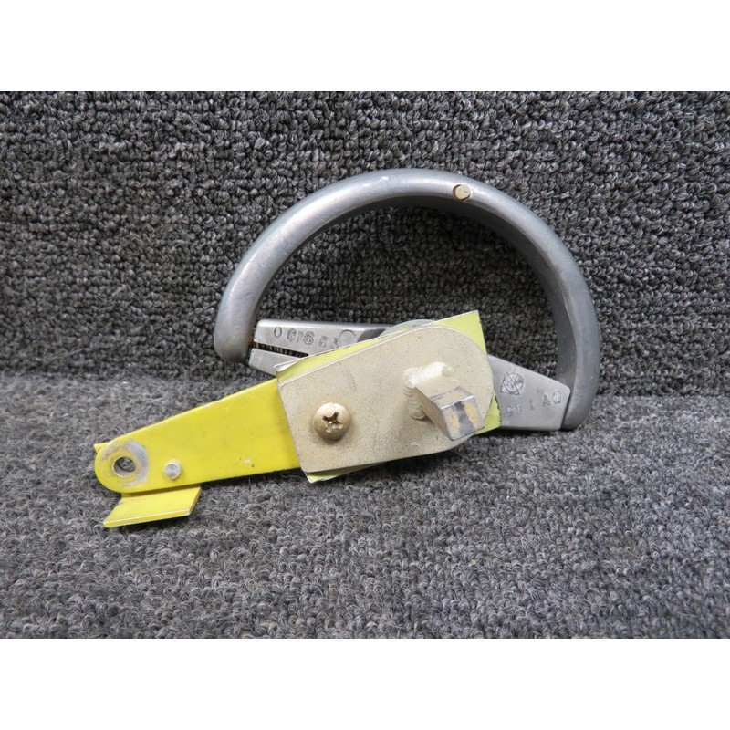 DY1454 Beech A36 Utility Door Outer D-Ring Door Handle with Lock (Minus Keys)