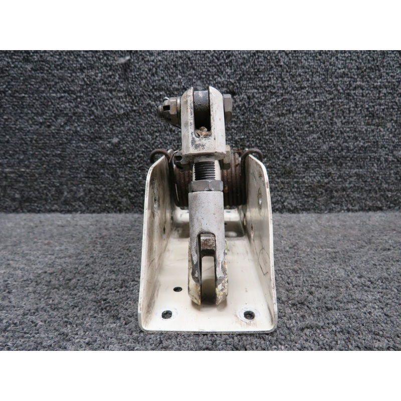 101-810019-7 Beechcraft KA-200 Main Gear Door Actuator Link w Support & Springs