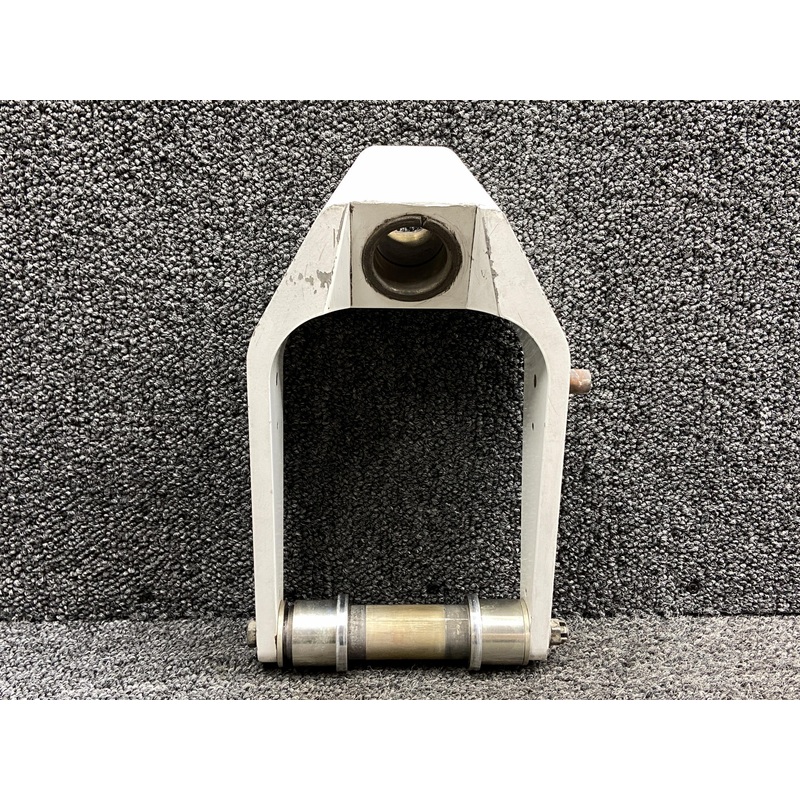 11638-002, 10024-003 Cirrus SR20 Noes Gear Fork with Axle, Spacers & Plugs