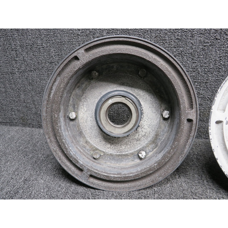 40-98 Cleveland 7.00-8 Main Wheel Assembly (Corrosion, Pitting)