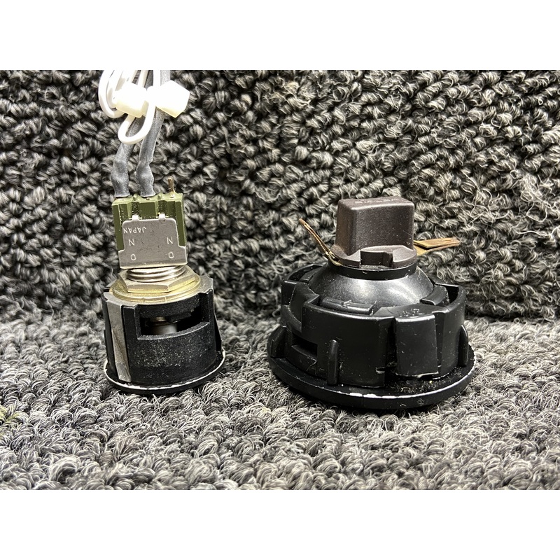 50491-002, 12457-002 Cirrus SR20 Interior Eyeball Light Assy with Switch