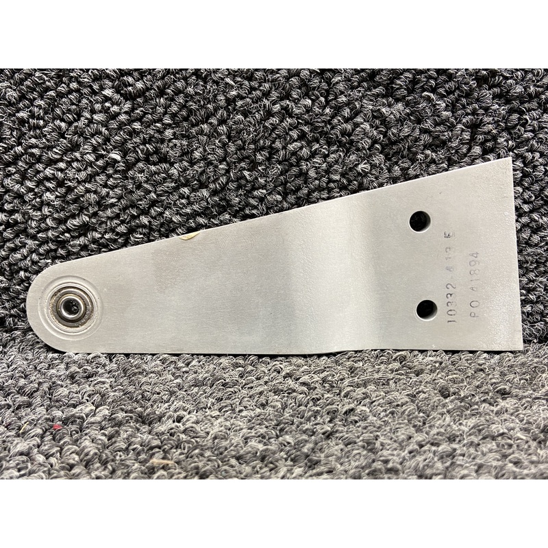 11386-001 Cirrus SR20 Inboard Aileron Hinge LH or RH