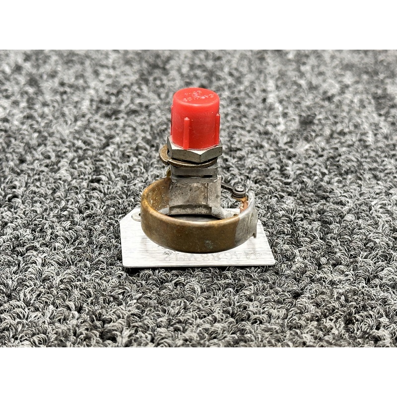 824157 (Alt: 444688) Stewart Warner Oil Pressure Indicator