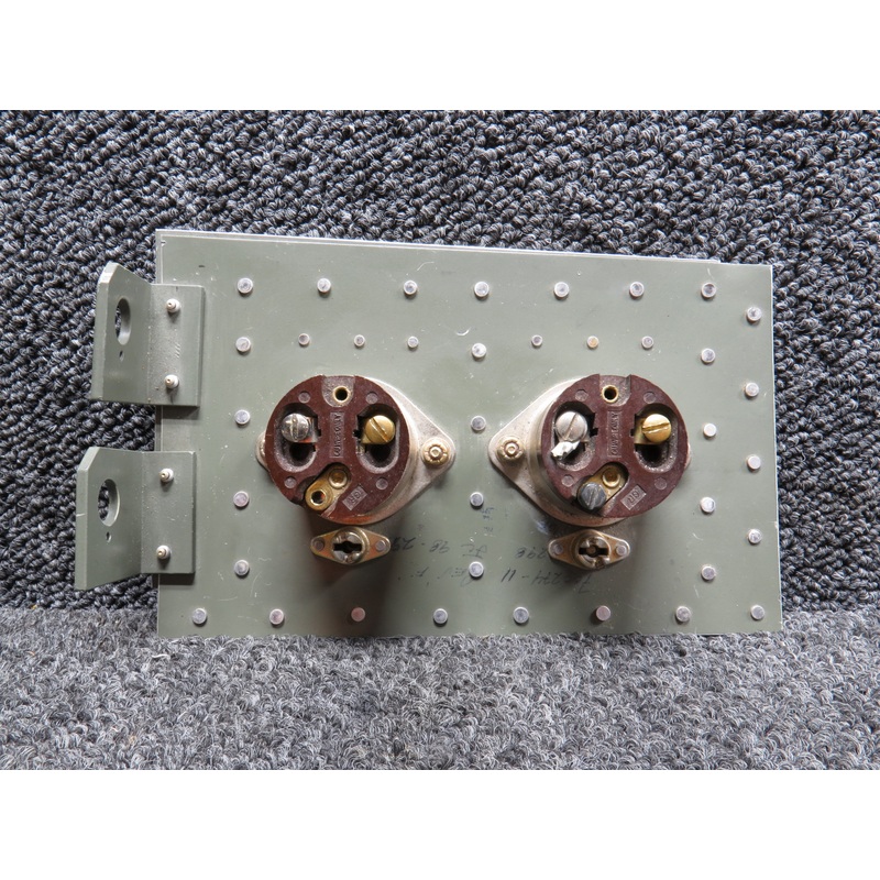 Beechcraft 1900D Outlet for Hot Plate and Winter Kit