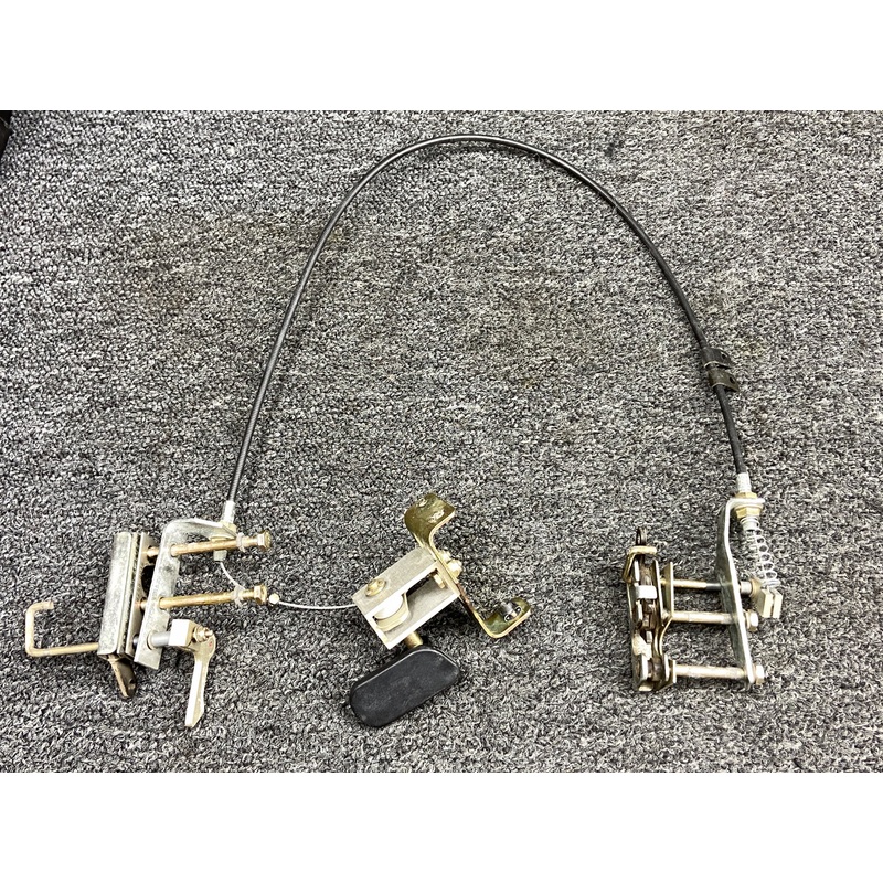 20267-004, 20310-003 Cirrus SR22 Cabin Door Latch Assy RH w Supports and Cable
