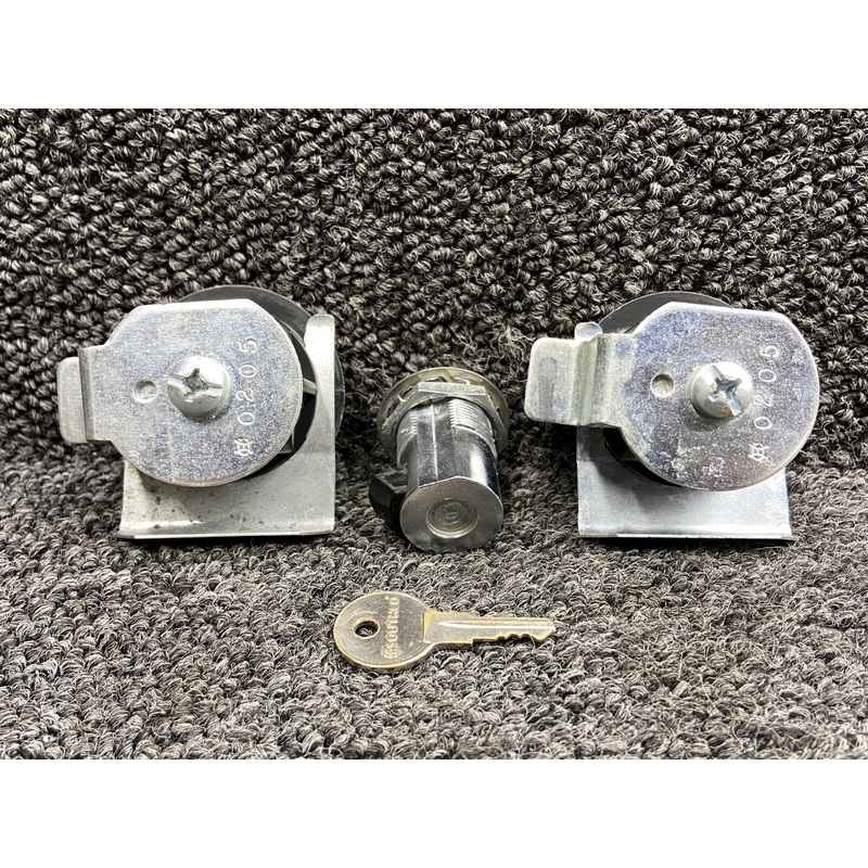20273-001, 20277-001 Cirrus SR22 Cabin, Baggage Door Pushbutton Lock Set w Key