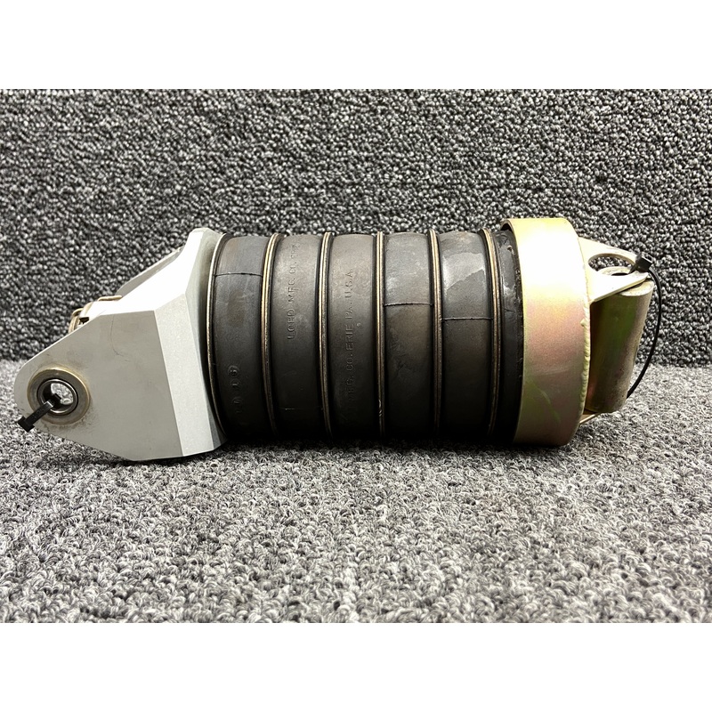 13549-002, 14072-001 Cirrus SR22 Upper Nose Gear Puck Pan (Lwer pan and Pucks)