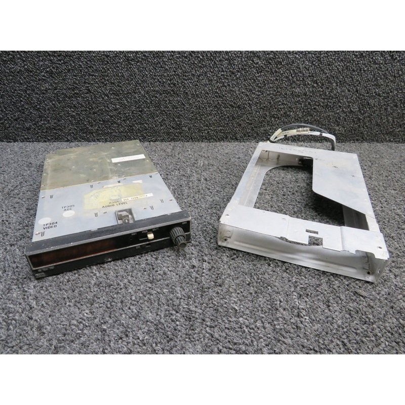066-1068-01 King Radio KN-62A DME Radio with Tray & Mod (Volts: 14-28)