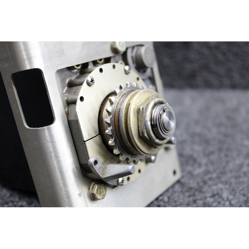 065-0052-04 King Radio KS-179 Trim Servo with Bracket (No Chain) (14 or 28V)