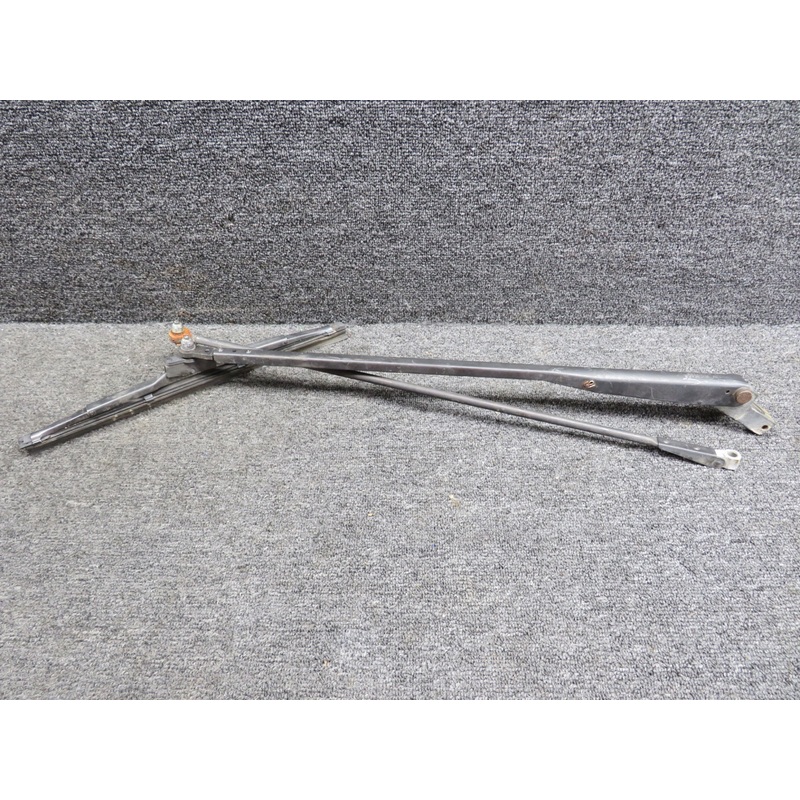 XW20500-2-2000-1 Rockwell 690C Wiper Arm & Blade Assembly (Rusty)