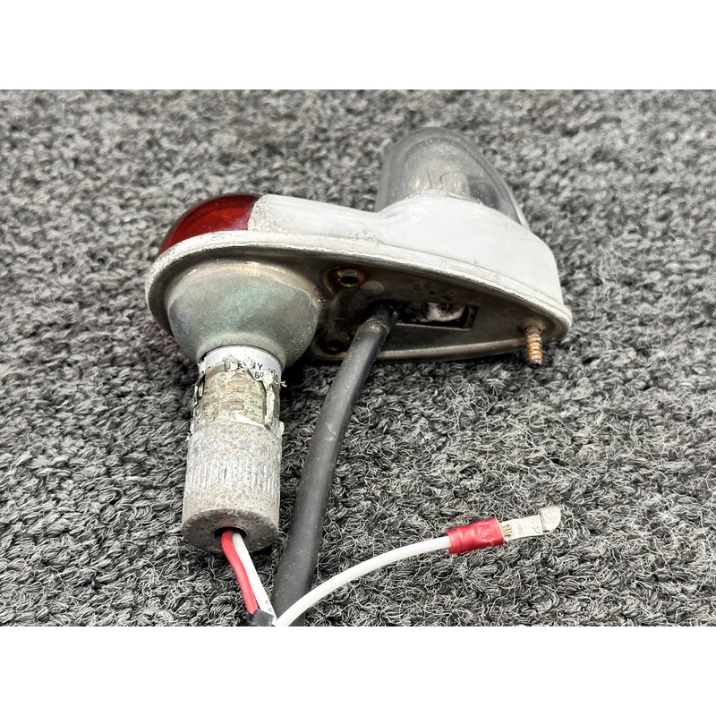 472-988, 761-222 Whelen Wing Tip Strobe Light Assembly LH with Lens and Retainer
