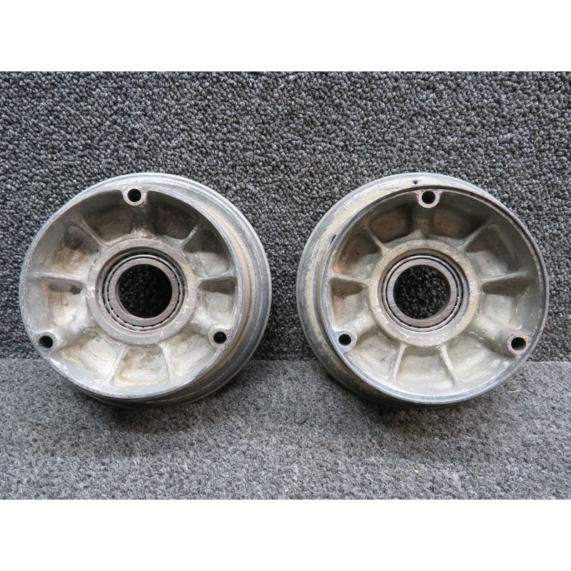 40-84 (Alt: 551-750) Piper PA28R-180 Cleveland Main Gear Wheel Assembly