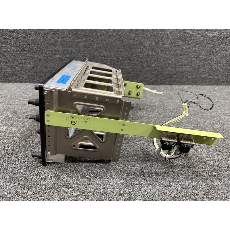 011-00972-10 Garmin GDU-1040 Display with Rack and SD Cards (14 or 28V)