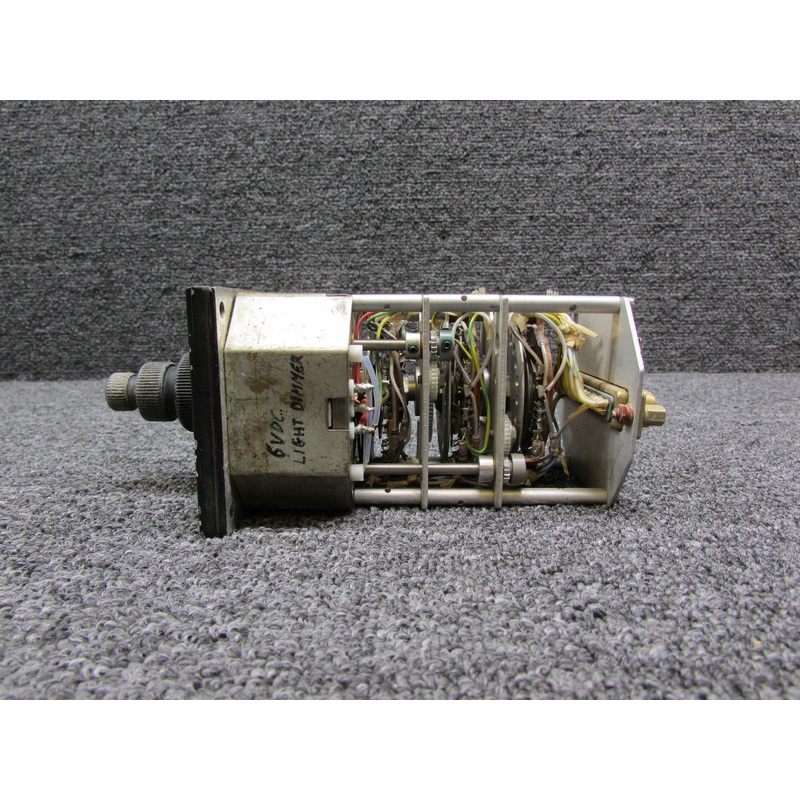 071-1067-00 King Radio KFS-585B Control ADF (Cracked Screen and Worn Knobs)
