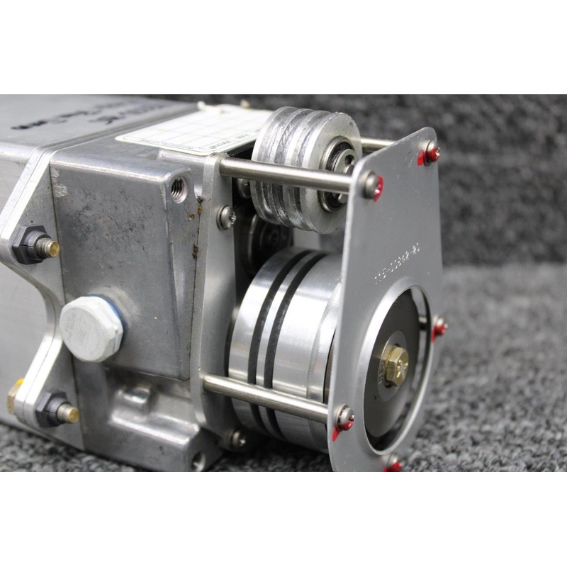 011-00877-21 Garmin GSA-80 Servo w Gearbox (Volts: 28) (Dented) (Core)