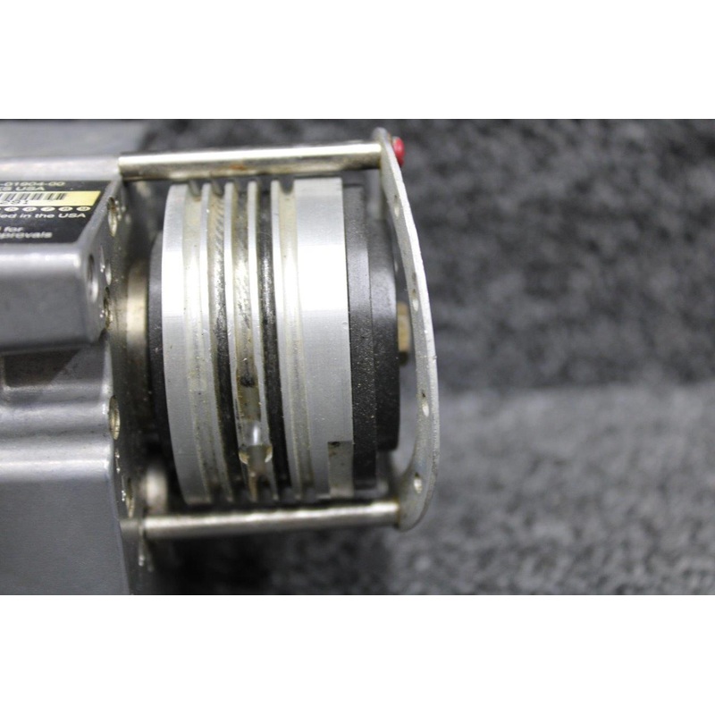 011-00878-20 Garmin GSA-81 Servo Actuator with Gearbox (Volts: 28) (Dented)