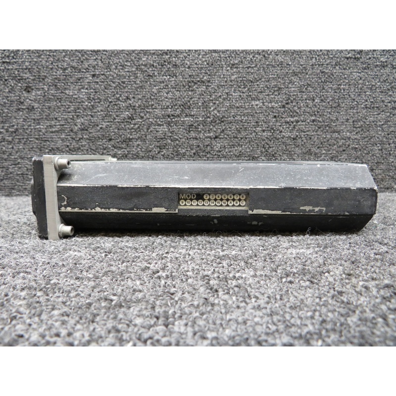 622-3915-001 Collins IND-40 DME Indicator w Mods and Bracket (Worn Face & Case)
