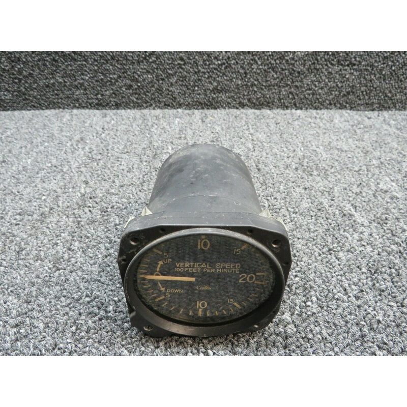 7000-C92N2 (USE: S1392-N2) Cessna 210J United Inst. Vertical Speed Indicator