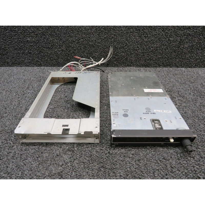 066-1088-00 King Radio KN-64 DME Receiver Radio with Tray (Volts: 14 or 28)