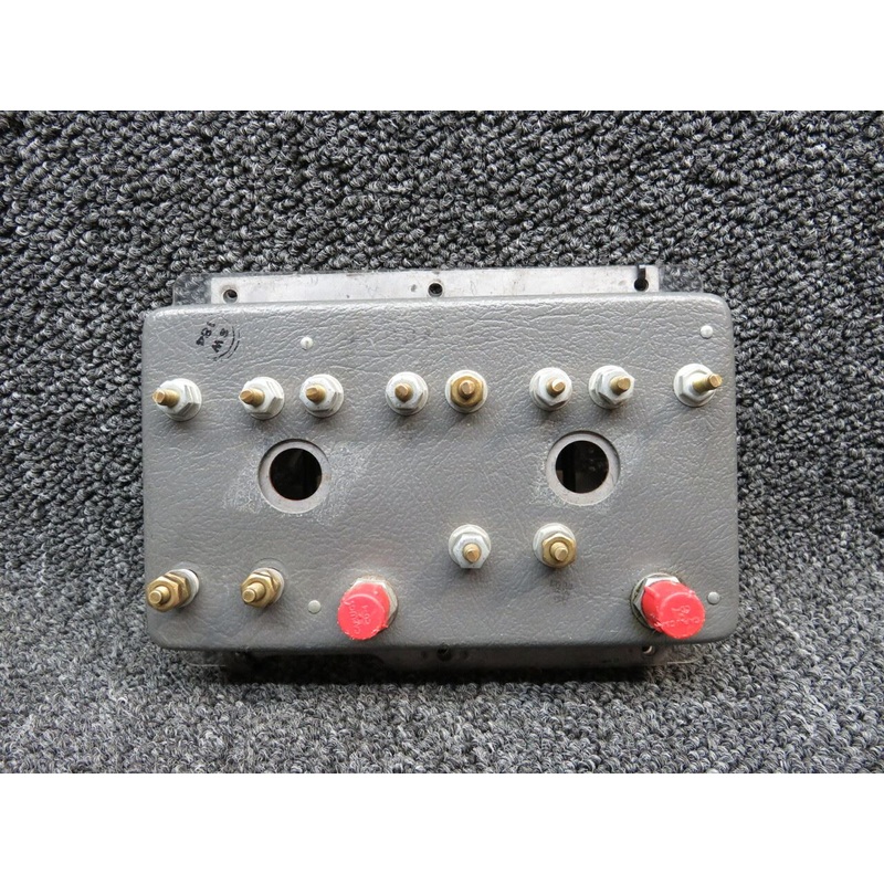 Stewart Warner Indicator Cluster (Volts: 28)