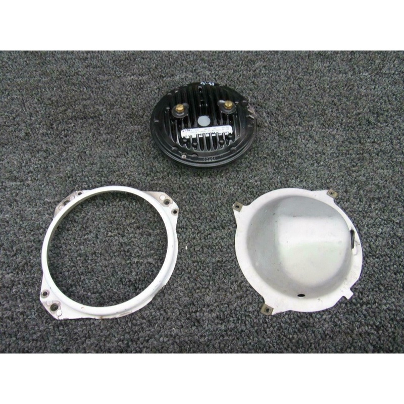 01-0771424-20 / 2113186-2 Cessna P210N Whelen LED Landing Light W/ Support 28V