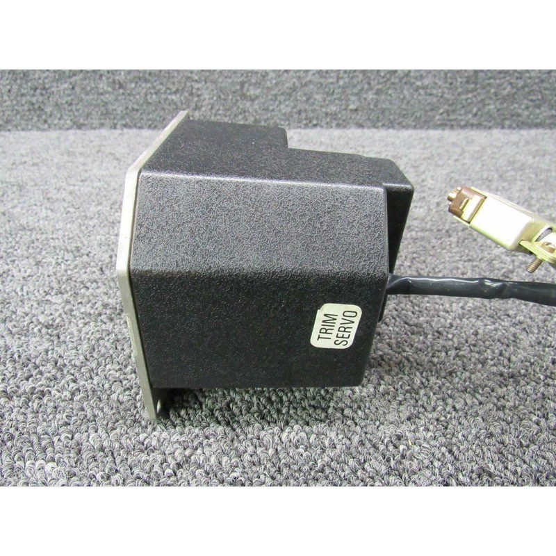 065-0029-01 Beech 95-C55 King Radio KS 272 Trim Servo Assy (Volts: 28)