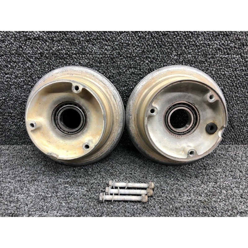 40-77 (ALT: 169-300003-17) Beech C24R Cleveland 5.00-5 Nose Wheel Assy