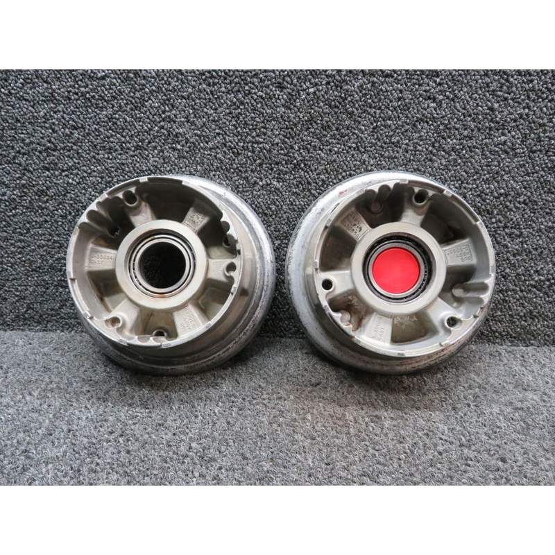 D-30661-D-30656 McCauley Main Wheel Assy 6-6 (Missing Retaining Clip)